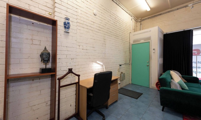 Northcote Apartment | Spacious Studio in Quiet Northcote Neighbourhood