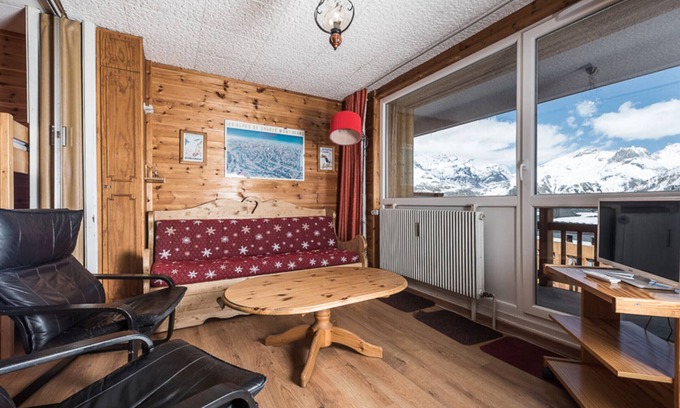 Les Almes Apartment | Spacious Studio Near Slopes & Shops with Balcony - Pet Friendly