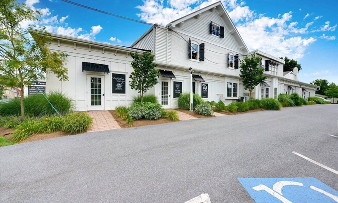 Leacock-Leola-Bareville Apartment | Spacious & Stylish 2-Bedroom Apartment – Perfect for Getaways or Business Travel