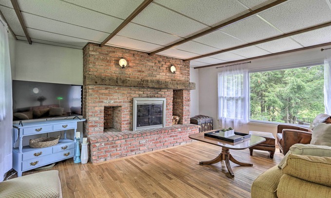 Circleville House | Spacious Sullivan County House w/Fire Pit