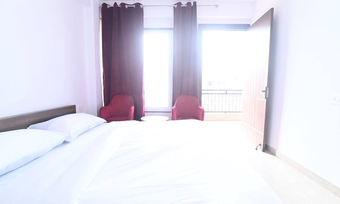 Chhatarpur Apartment | Spacious & Sustainable 3-bedroom apartment in Chattarpur,New Delhi with AC, WiFi