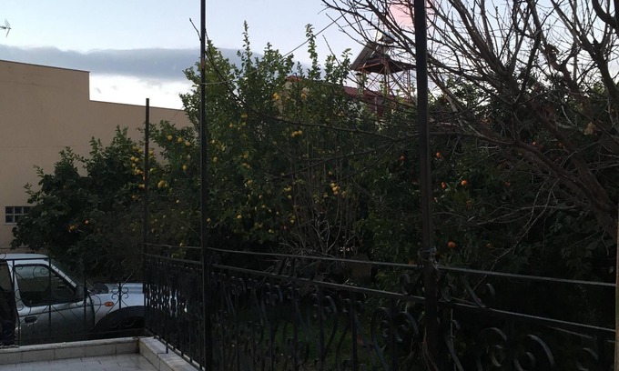 Aigio House | spacious townhouse with mature tree garden