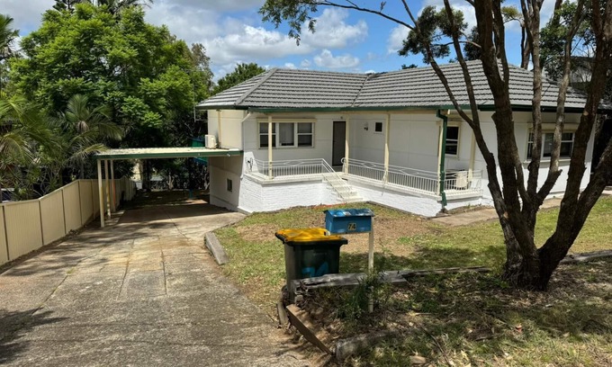 Seven Hills House | Spacious two-bedroom family house in Seven Hills