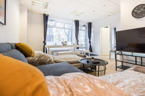 Barmbek-Nord Apartment | Spacious Two BR Close To Stadtpark and Street Parking