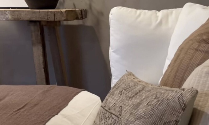 Dimond Apartment | Spacious upper floor apt, sleeps 4, Wk to All! Buses