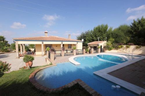 Sanlucar la Mayor Villa | Spacious Villa with Pool in Sanlúcar la Mayor