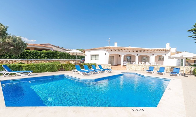 Marina de Son Ganxo Villa | Spacious villa with pool and sea view - Villa Arena Blanca
