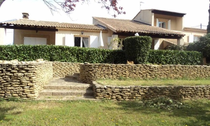 Sorgues House | Spacious villa with large air-conditioned pool courtyard electric gate