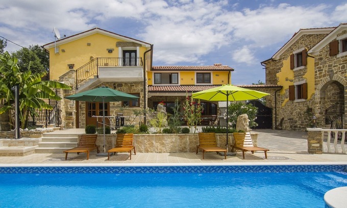 Tupljak Villa | Spacious villa with swimming pool in the eastern hinterland of Istria