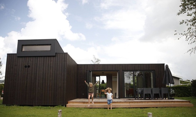 Ouddorp Cottage | Spaciously furnished house, located in a holiday park near the beach