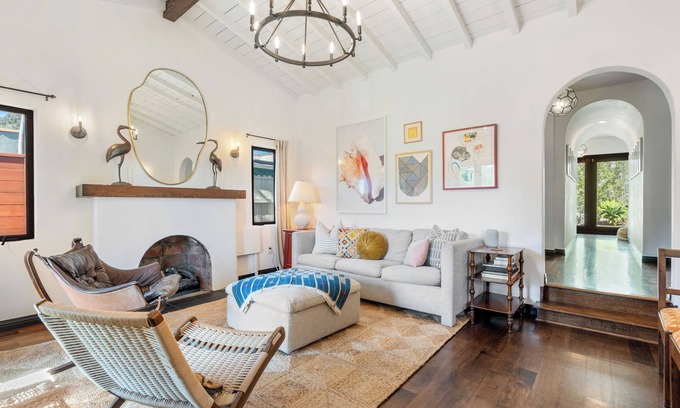 Eagle Rock House | Spanish Styled Home, Spa-like Bath, & Free Parking