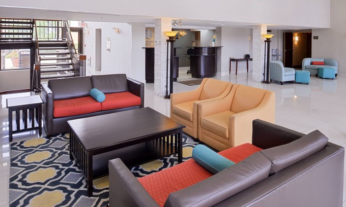 Des Plaines Hotel | Spark by Hilton Des Plaines Chicago O'Hare