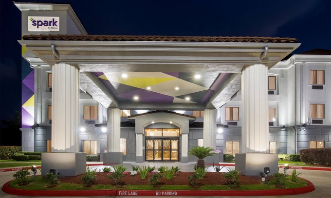 Southeast Houston Hotel | Spark by Hilton Houston Hobby Airport