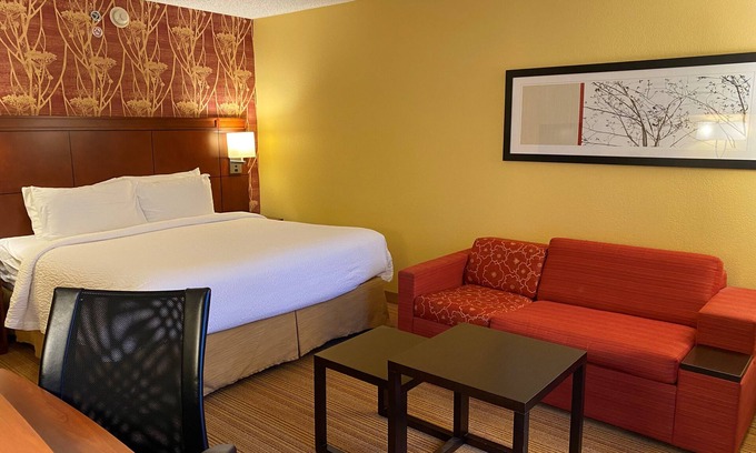 Bettendorf Hotel | Spark by Hiton Bettendorf Quad Cities