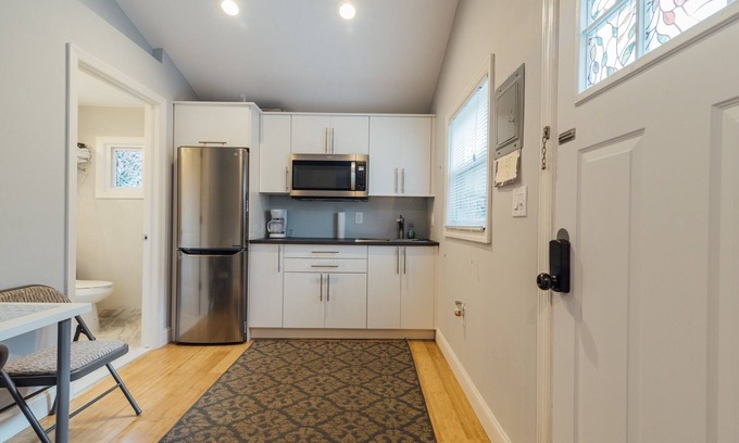 Newark House | Sparkling Guesthouse in Ironbound, mins 2 NYC, EWR