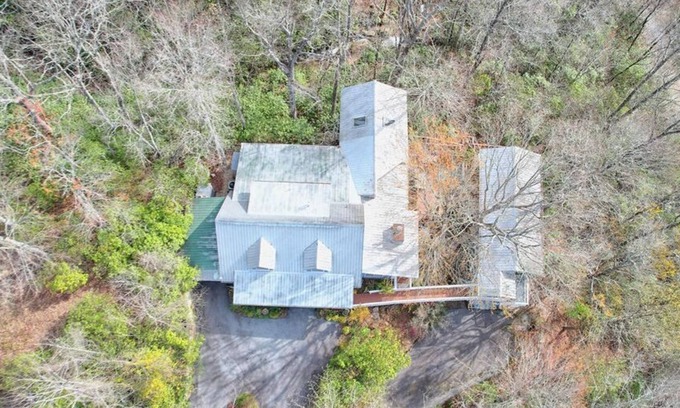 Clayton House | Sparrows Nest Downtown Clayton w/Hot Tub - Dog Friendly!