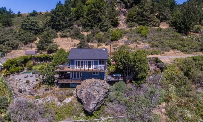 Jenner House | Special 3 nts for 1,000 or 7 nts and 7th nt free. For party’s of 2.