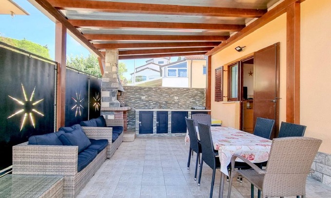 Krizine House | Special holiday home only 50 metres to the beach with BBQ, sea view, parking space