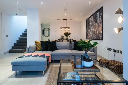 Holland Park Apartment | Spectacular Mews House in Holland Park