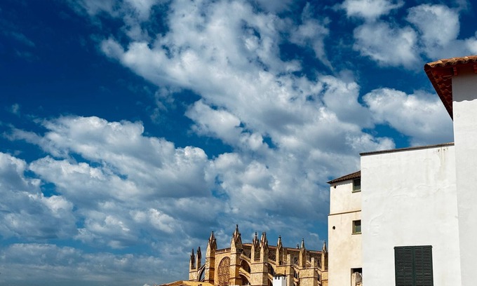 Monti-Sion House | Spectacular rooftop with cathedral views and BBQ