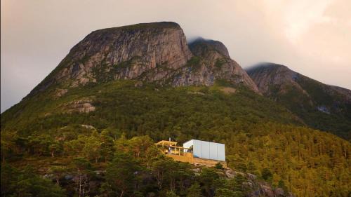 Aure House | Speilhus med badestamp - en unik naturopplevelse
