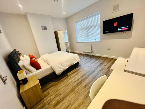 Northampton Bed & Breakfast | Spencer bridge by AFL