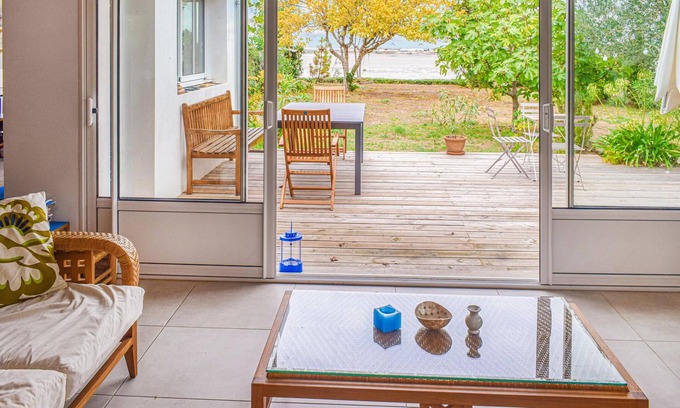 Bourcefranc-le-Chapus House | Spend a relaxing time with your extended family in this spacious vacation home by the sea.