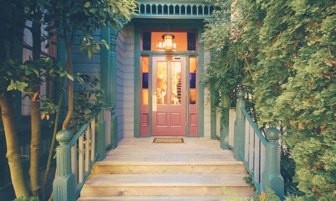 Victoria West Bed & Breakfast | Spinnakers Brewpub & Guesthouses