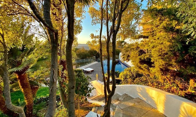 Vallcarca i els Penitents House | Spirit of Queen