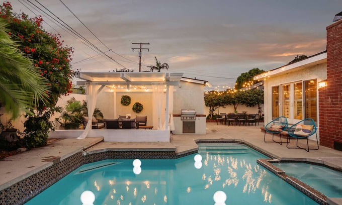 South of Conant House | Splash Haven|Heated Pool|Huge Living Area|Games