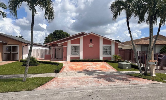 Ludlam House | Splendid and Spacious Pool Home