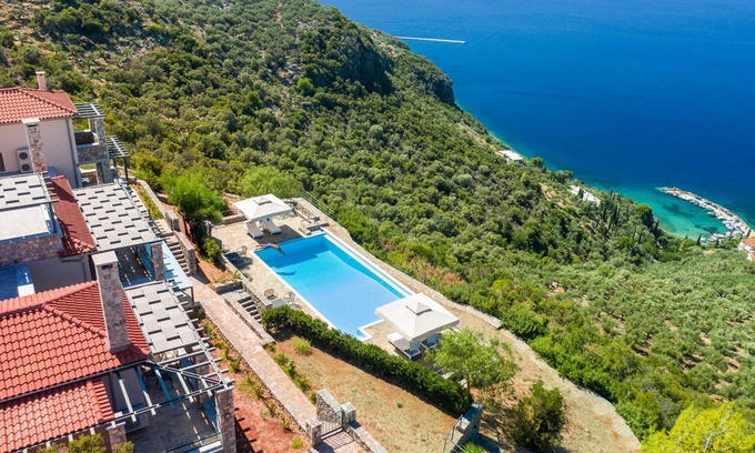 Kitries Villa | Splendid Messinia Resort Villa |.