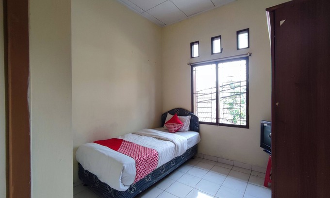 Pondokcina Hotel | SPOT ON 92645 Nita Residence Syariah
