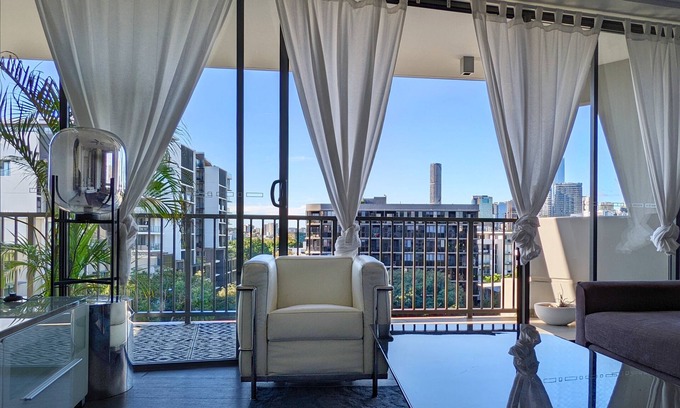 West End Apartment | Sprawling + bright West End aerie close to everything!