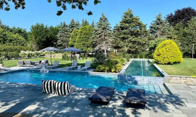 Remsenburg House | Sprawling Southhampton Township Ranchnn