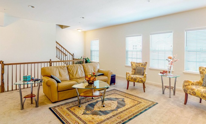 Magnolia House | Sprawling Townhome - Water Views - Modern Interior