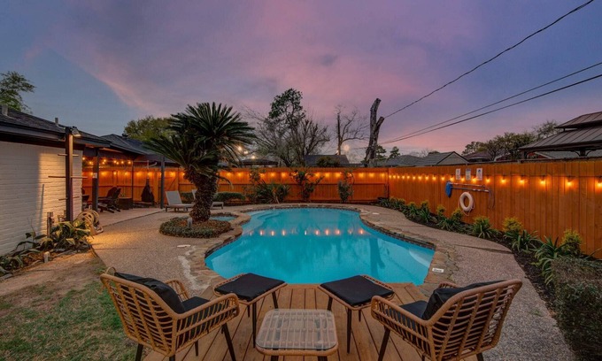 Spring Branch Central House | Spring Branch Getaway Feat 5BD, Pool, Hot tub