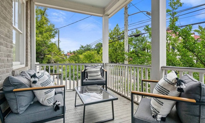 Westside Apartment | Spring St - Downtown - Walk Everywhere!