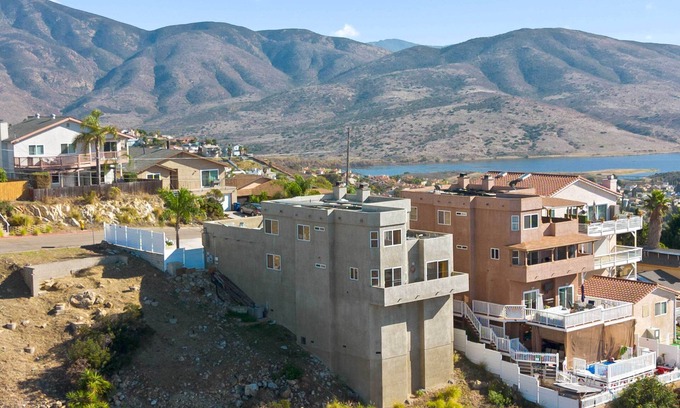 La Presa House | Spring Valley 'Sky House' w/Patios & Epic Views!