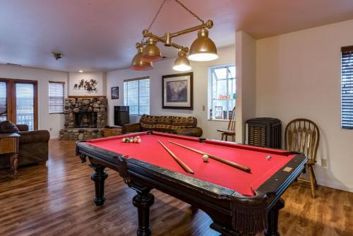 Yosemite West House | Spring Wonderland