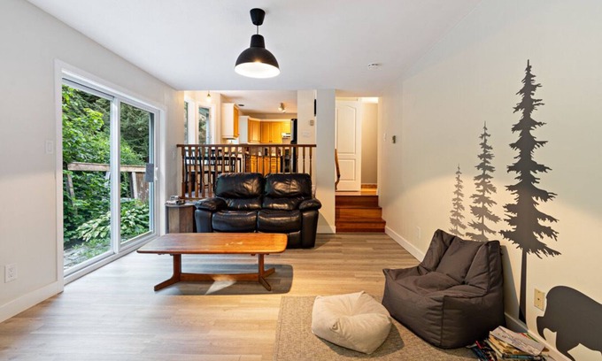 Squamish House | Squamish Outdoor Retreat with great location, views and outdoor space.