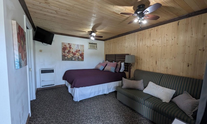Squaw Valley Cabin | Squaw Valley Motel Room #6