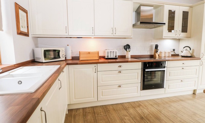 Fareham Cottage | Squirrels Drey