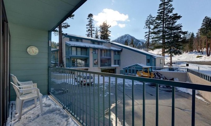 Mammoth Lakes Apartment | St Anton Street View Ski-In & Out 1-Bedroom Condo