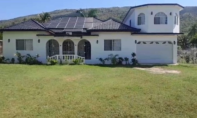 Burnt Savanna House | *St Elizabeth Countryside Retreat* WIFI, Near Jamaica Zoo