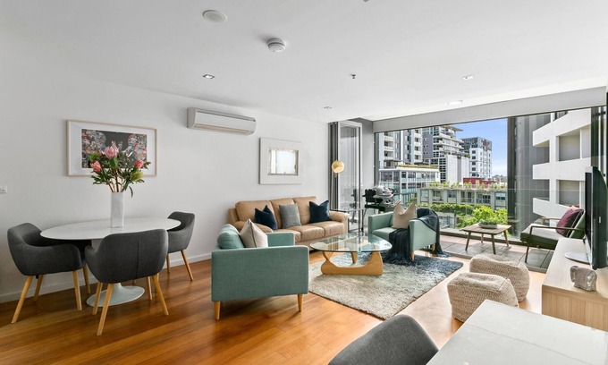 St. Leonards Apartment | St Leonards - OXLST - Oxley Street - Modern 2BR Apartment with Terrace, Views Parking Near St Leonards Station