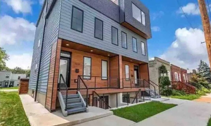 St. Louis House | ST LOUIS 3 Bedroom 2.5 bathroom Townhouse