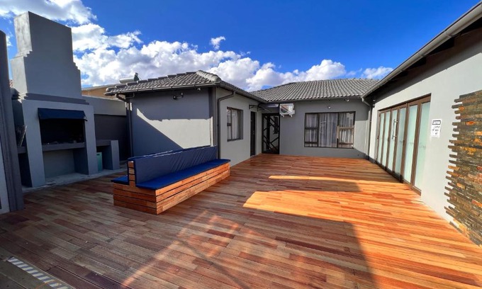 Phuthaditjhaba House | St Tropez Guest House