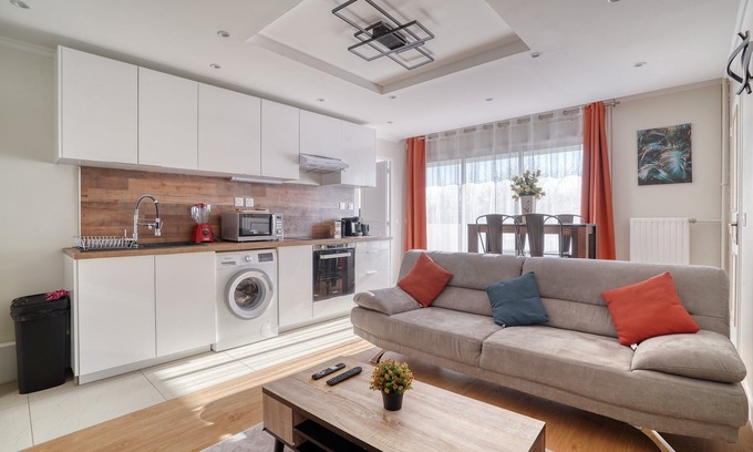 Deuil-la-Barre Apartment | Standing-4 Bedrooms -free Parking -15mn From Paris