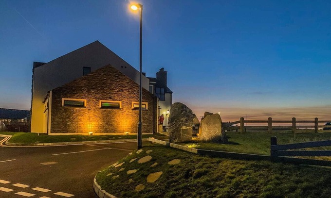 Belfast House | Standing Stones Lodge